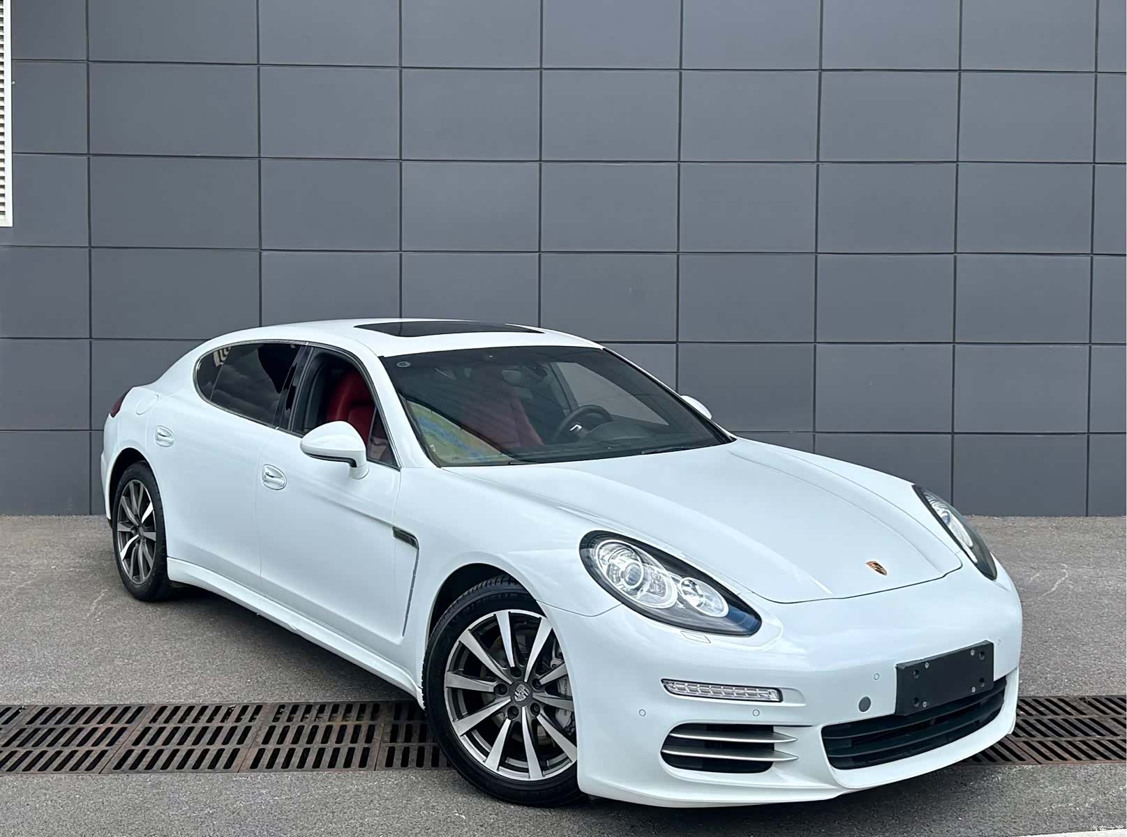 Porsche Panamera, 2016 1