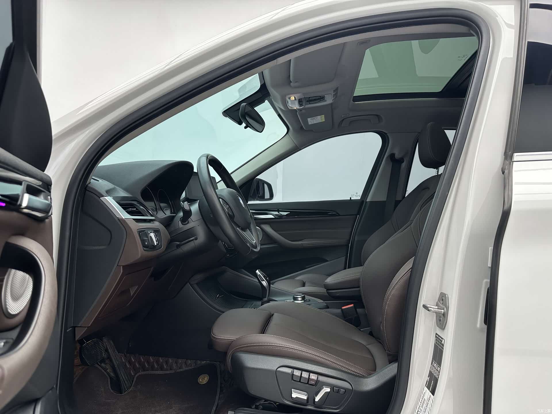 BMW X1, 2022 все фото
