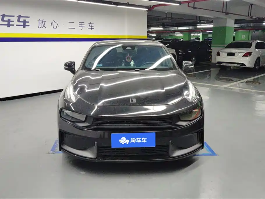 Lynk & Co 03