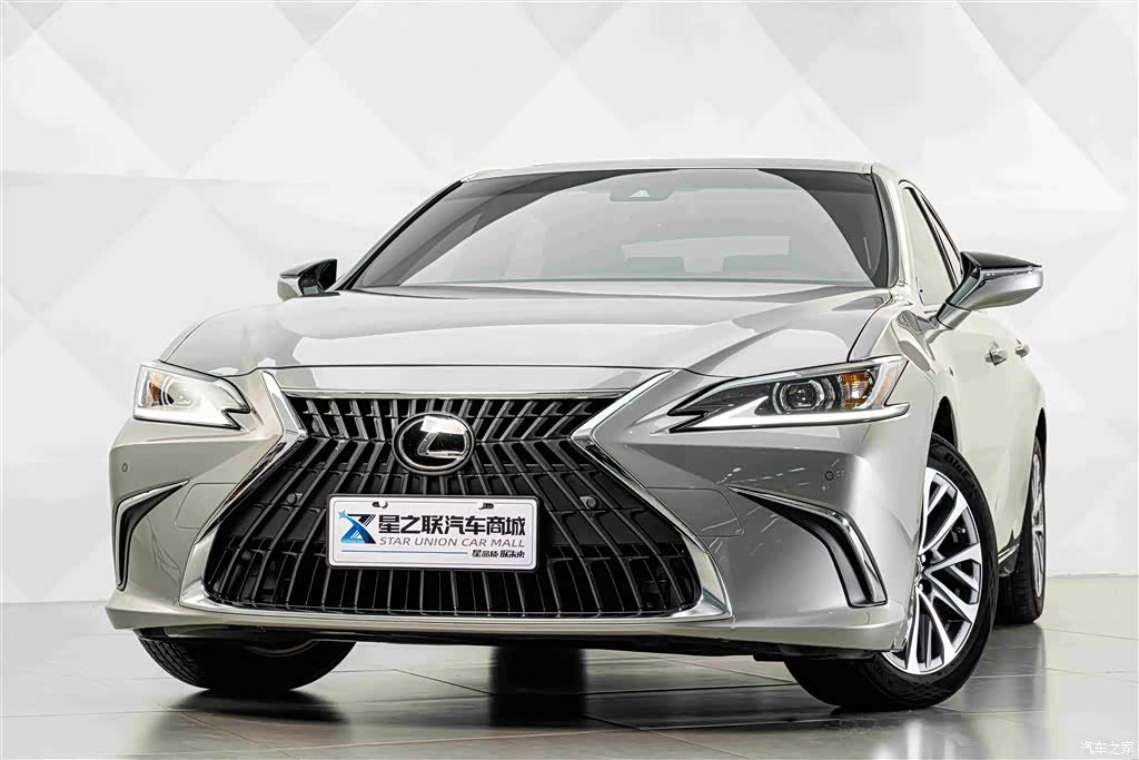 Lexus ES, 2024 3