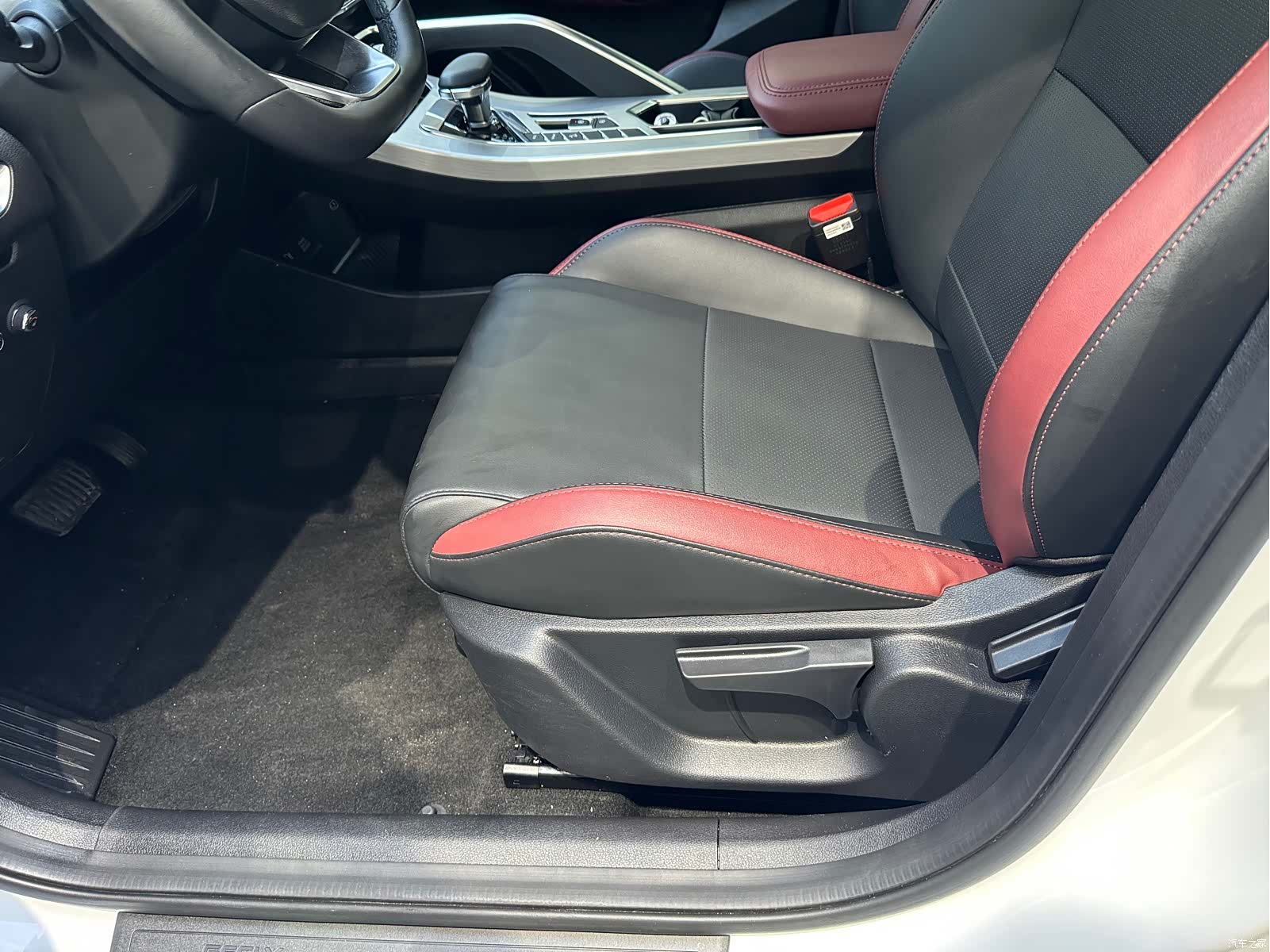 Geely Coolray, 2022 14