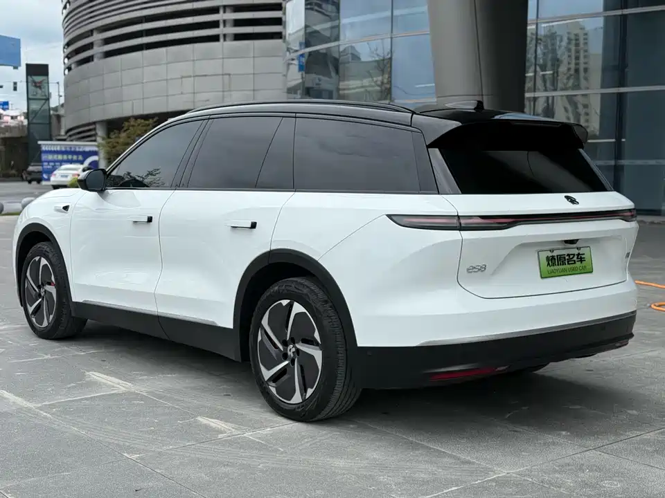 NIO ES8