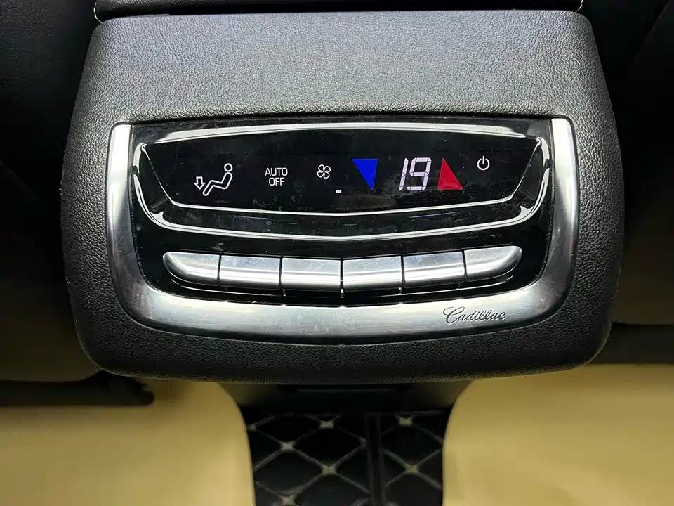 Cadillac XT6