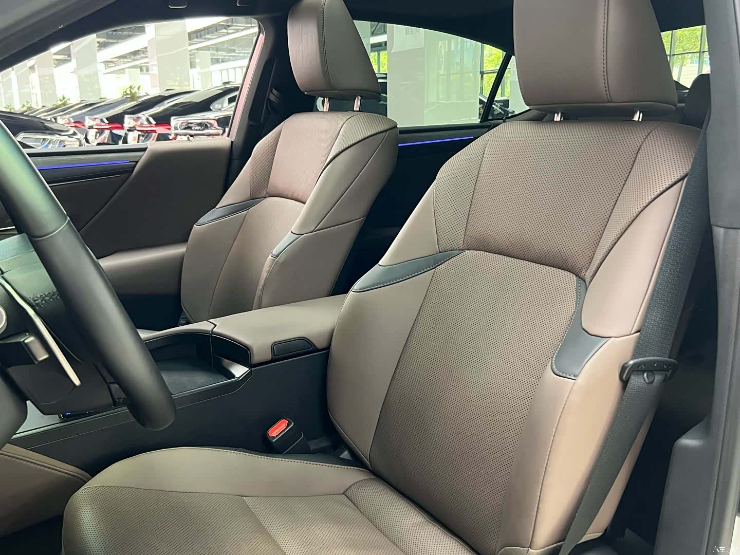 Lexus ES, 2025 9