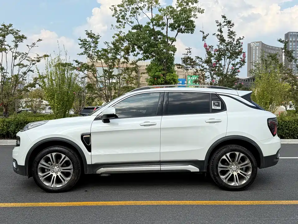 Lynk & Co 01