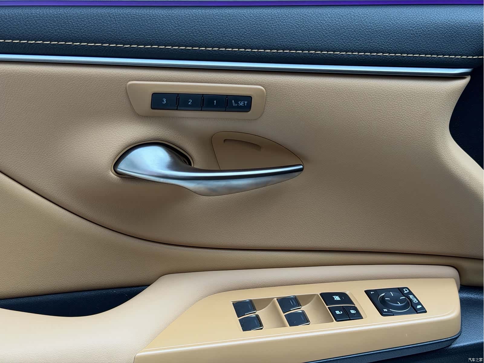 Lexus ES, 2025 10