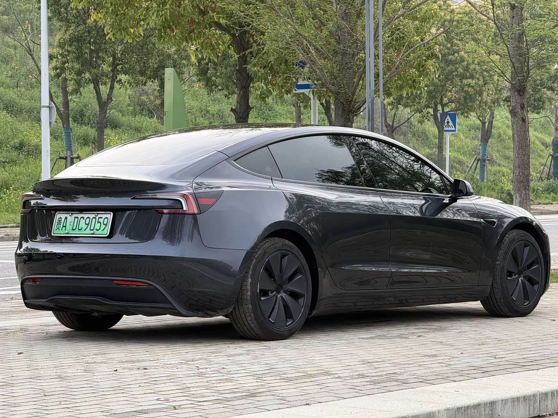 Tesla Model 3, 2025 17