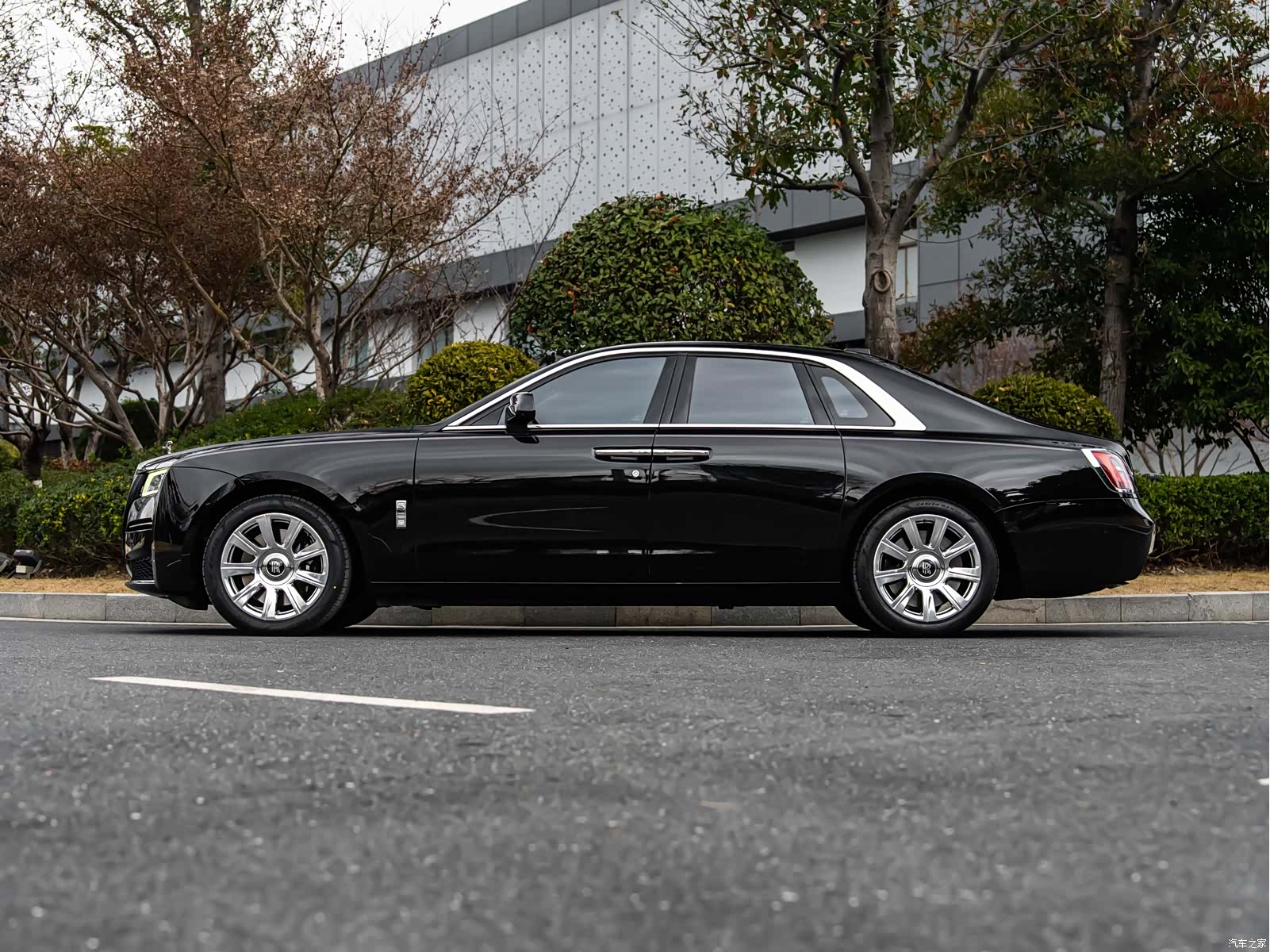 Rolls-Royce Ghost, 2024 все фото