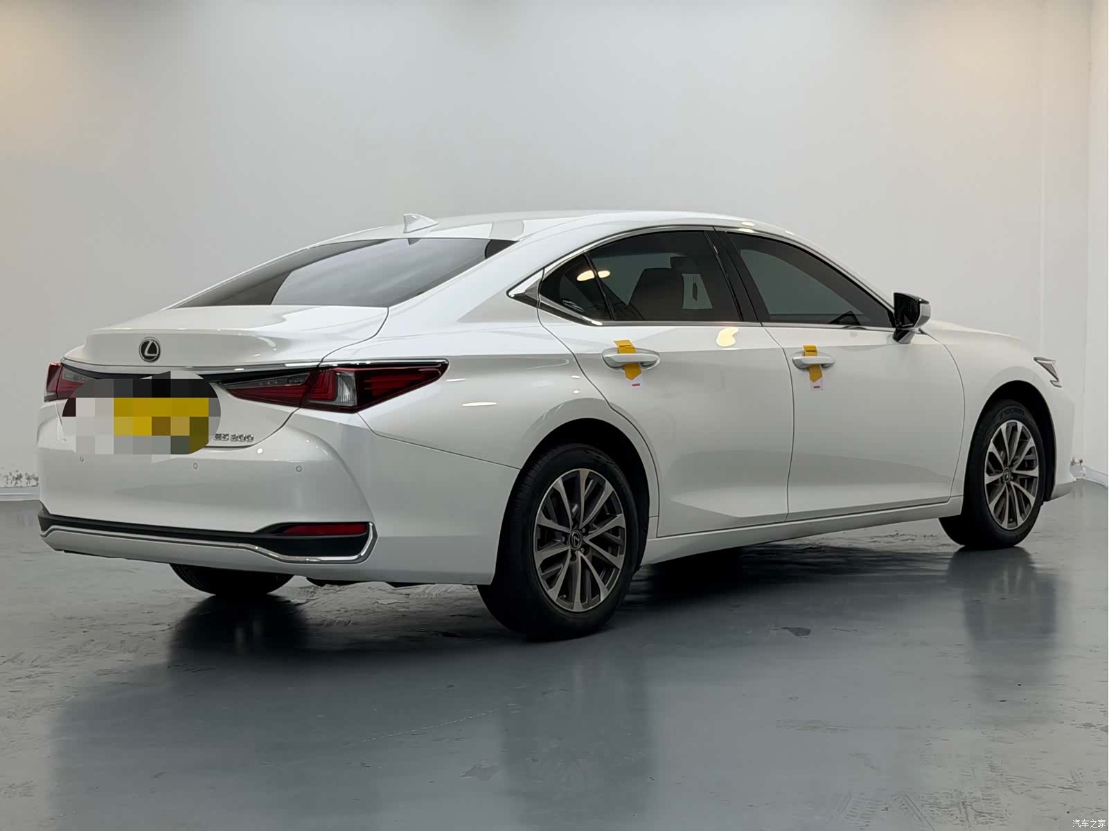 Lexus ES, 2024 4
