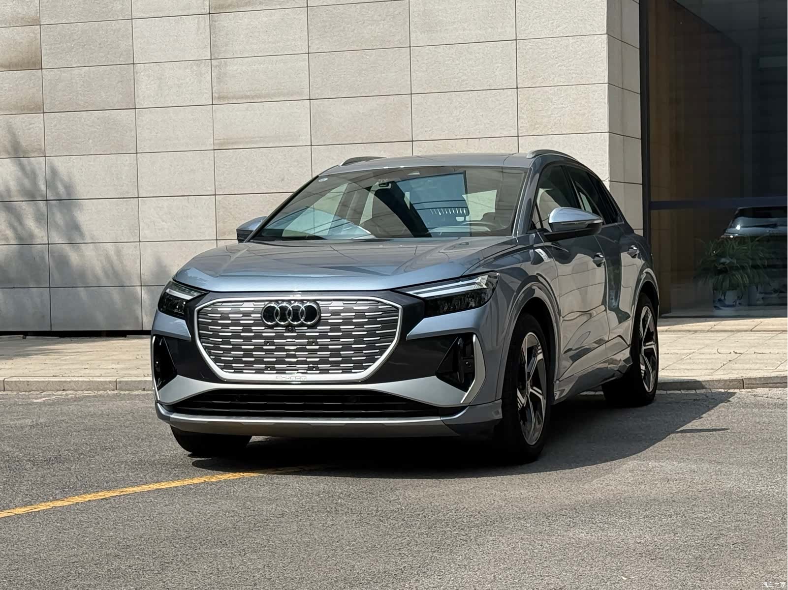 Audi Q4 e-tron, 2024 1