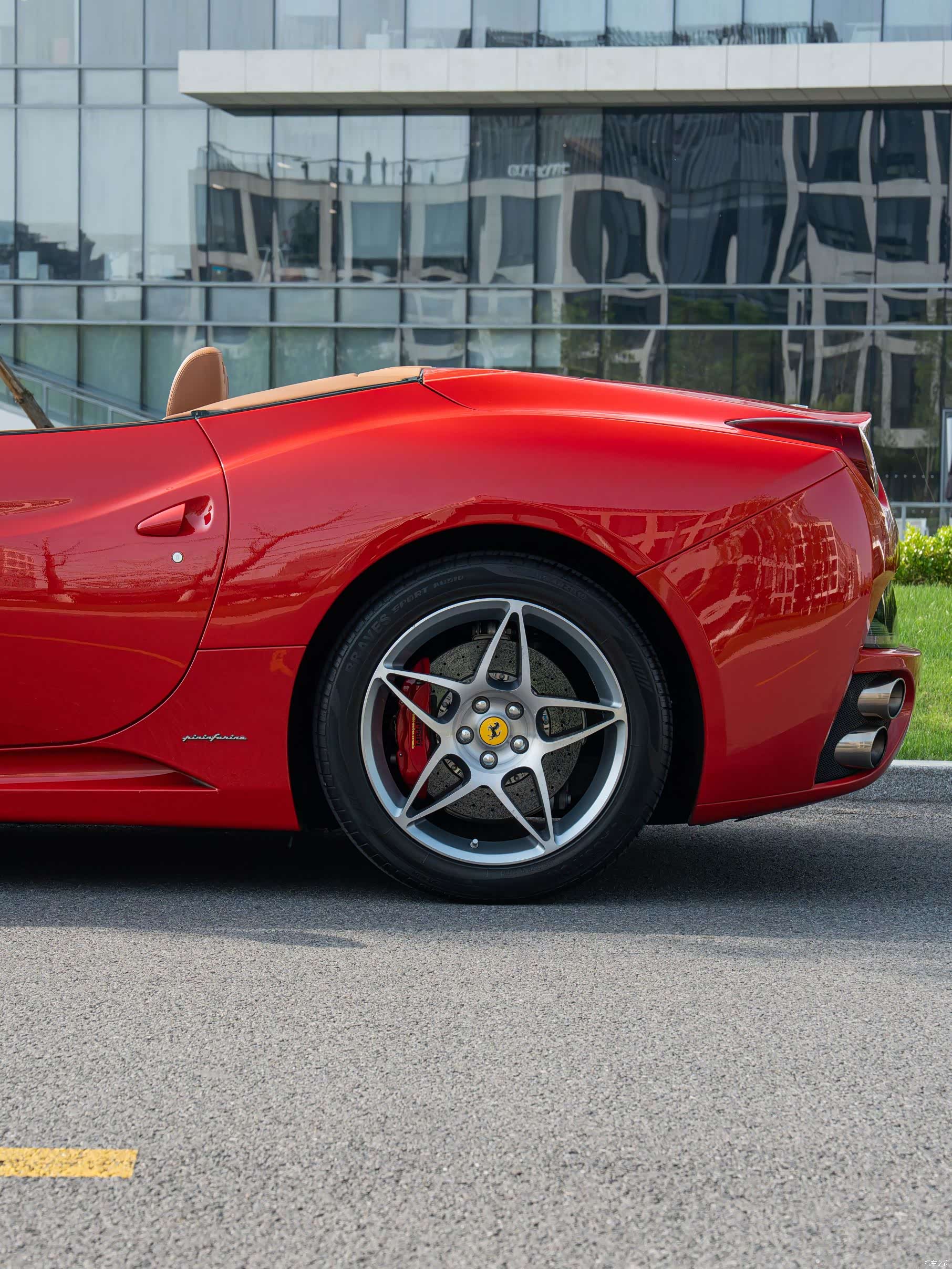 Ferrari California, 2011 4