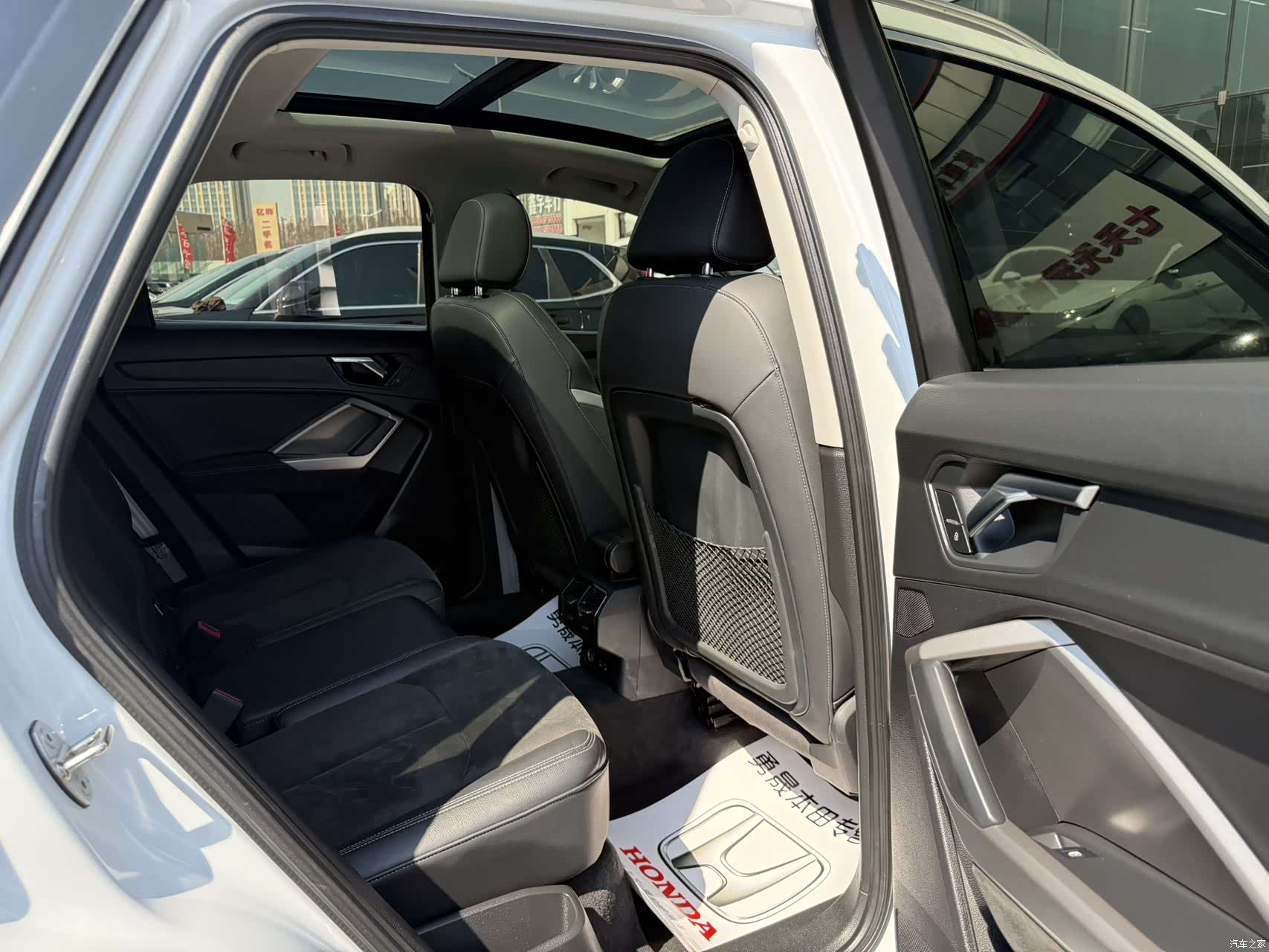 Audi Q3, 2022 10