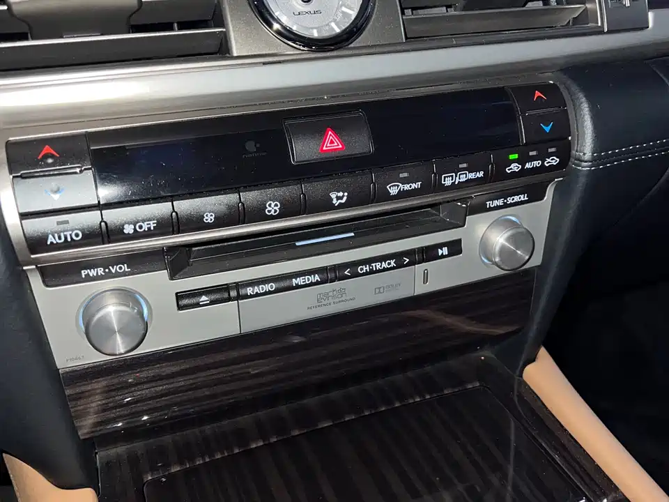 Lexus LS