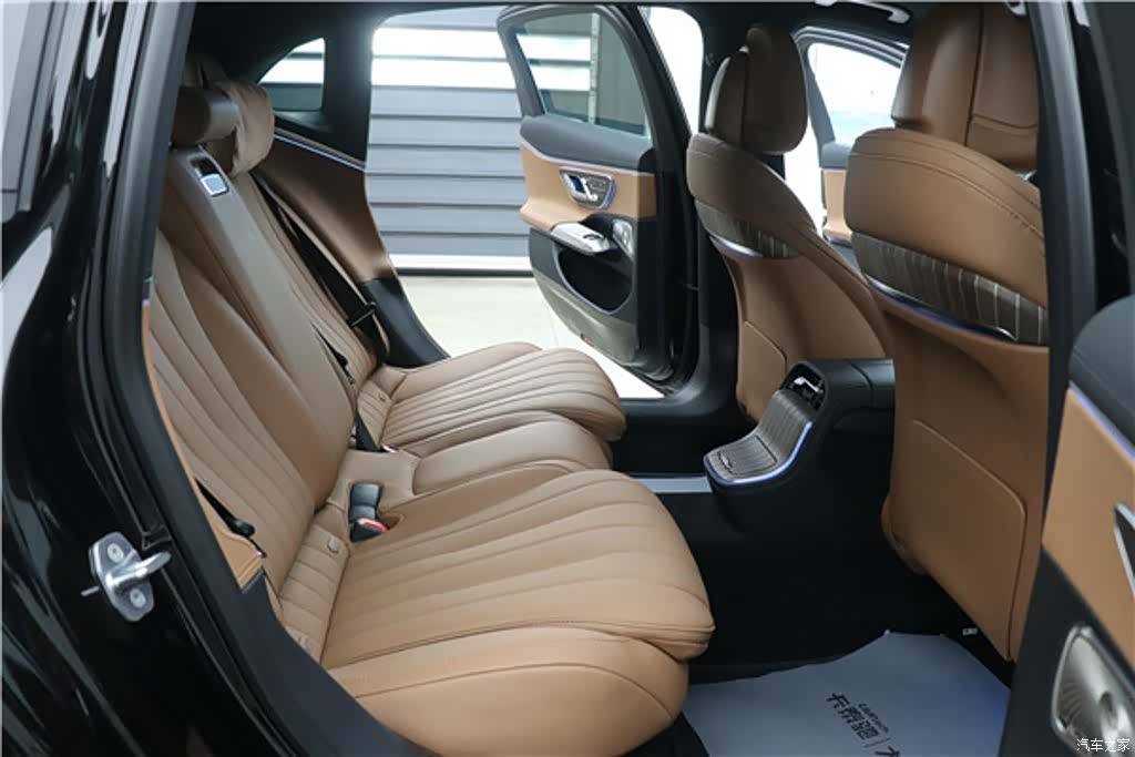 Mercedes-Benz E-Class, 2026 28