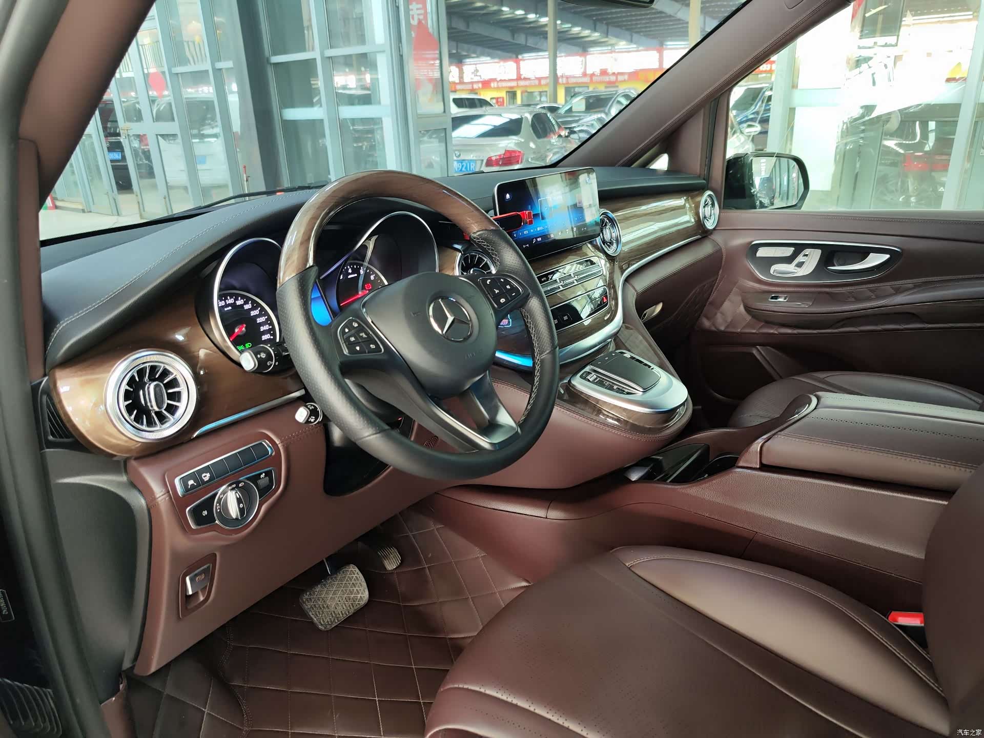 Mercedes-Benz V-Class, 2022 15