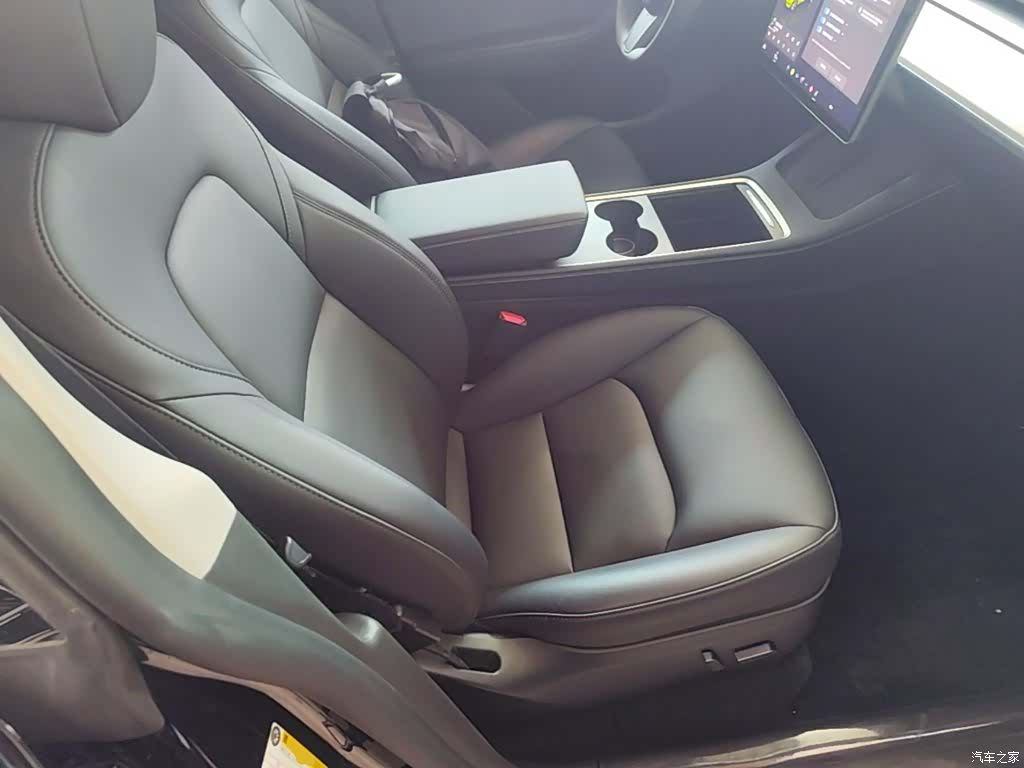 Tesla Model Y, 2023 25