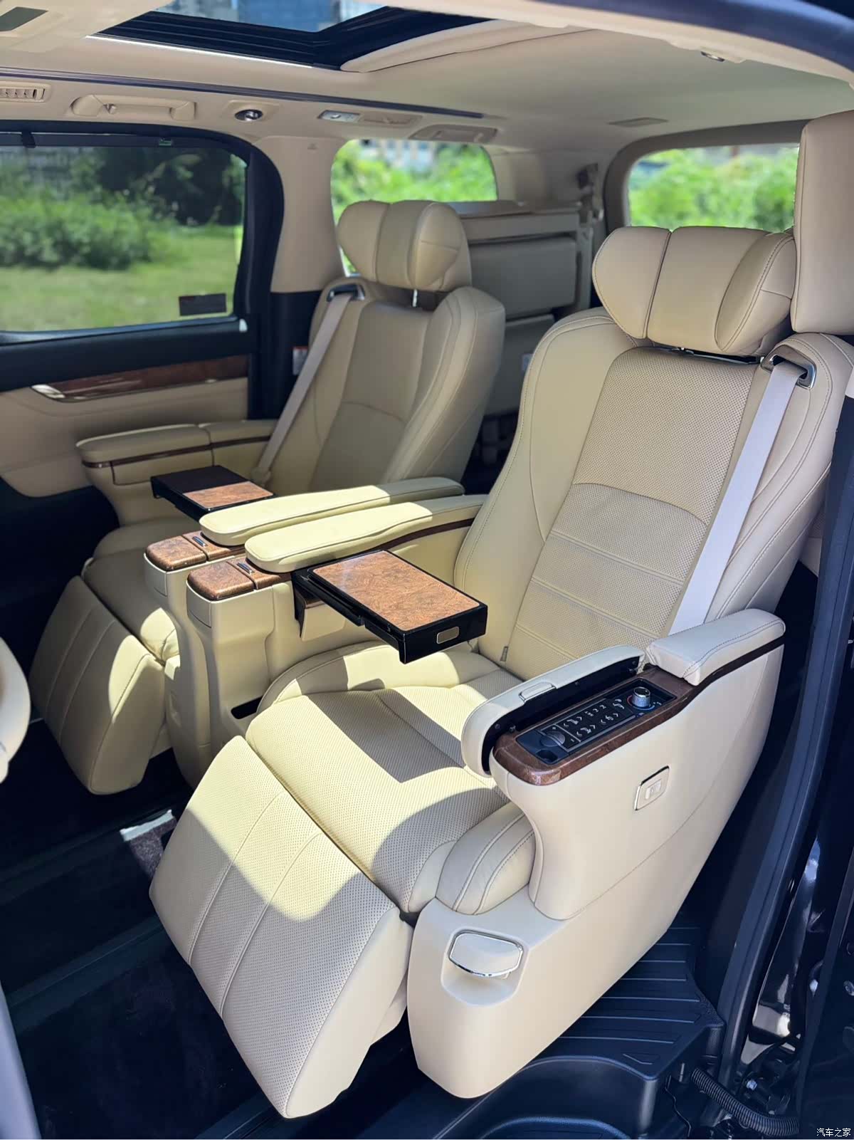 Toyota Alphard, 2018 16