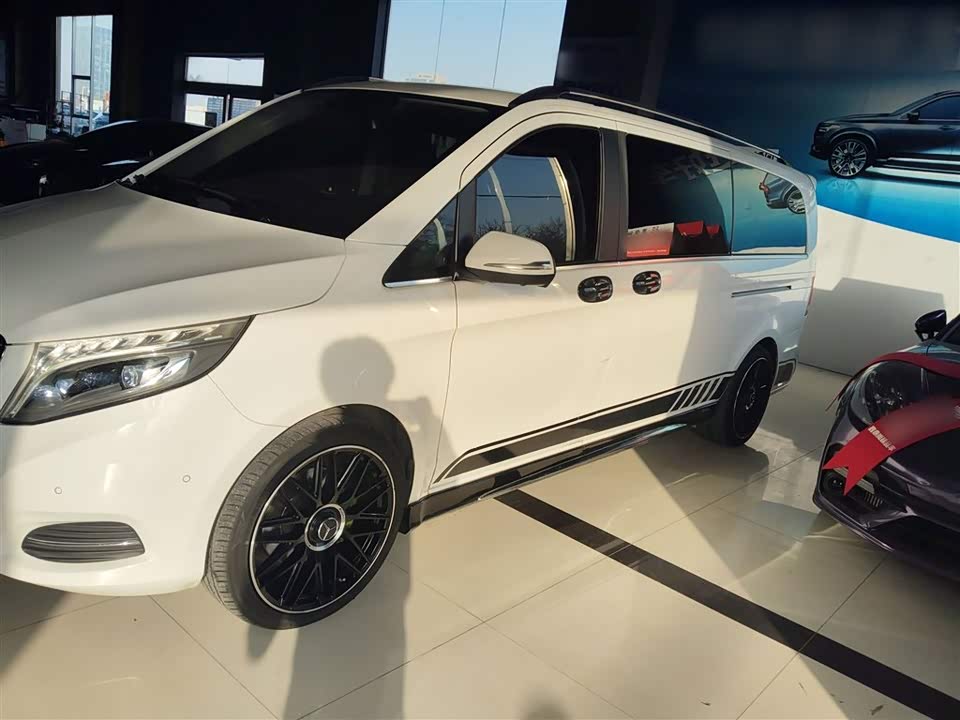 Mercedes-Benz V-class