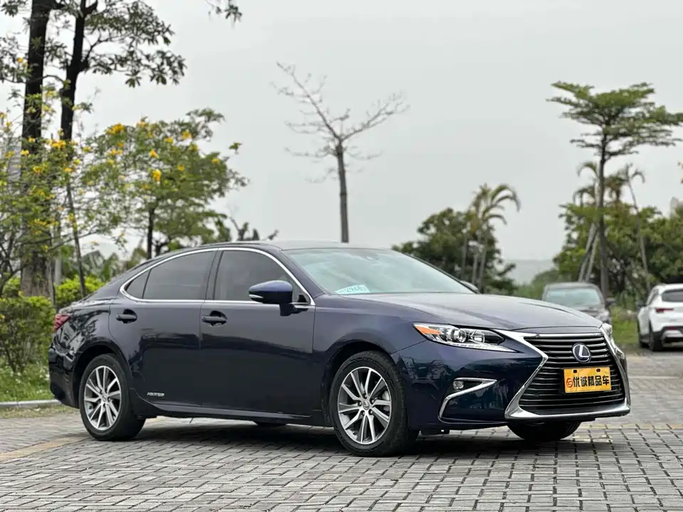 Lexus ES
