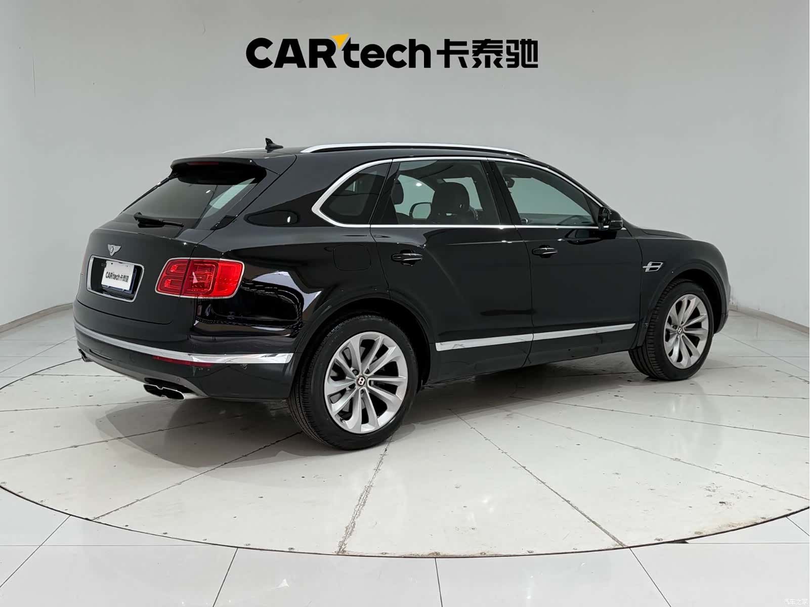 Bentley Bentayga, 2019 11