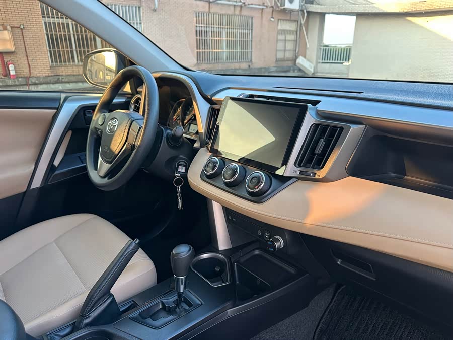 Toyota RAV4 2018, фото 12