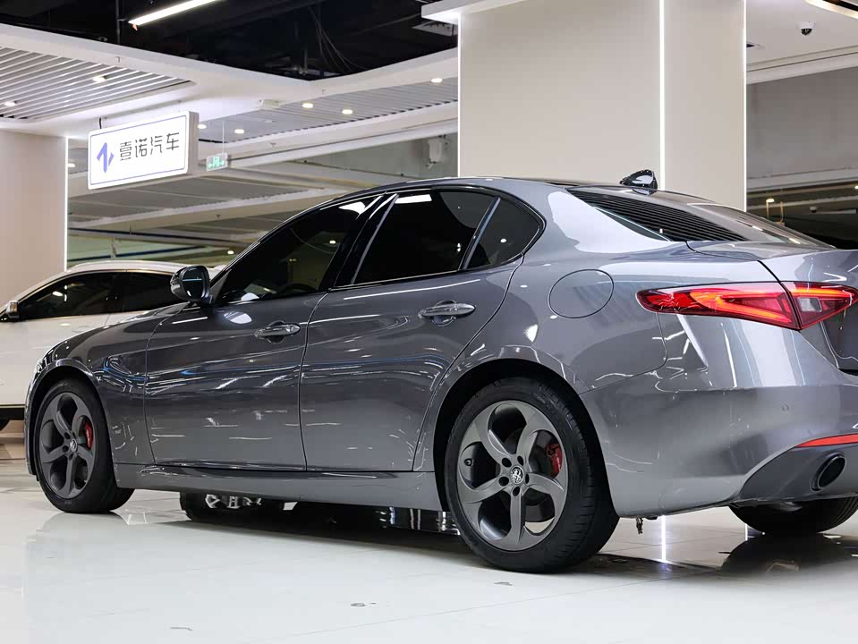 Alfa Romeo Giulia Alfa Romeo Giulia