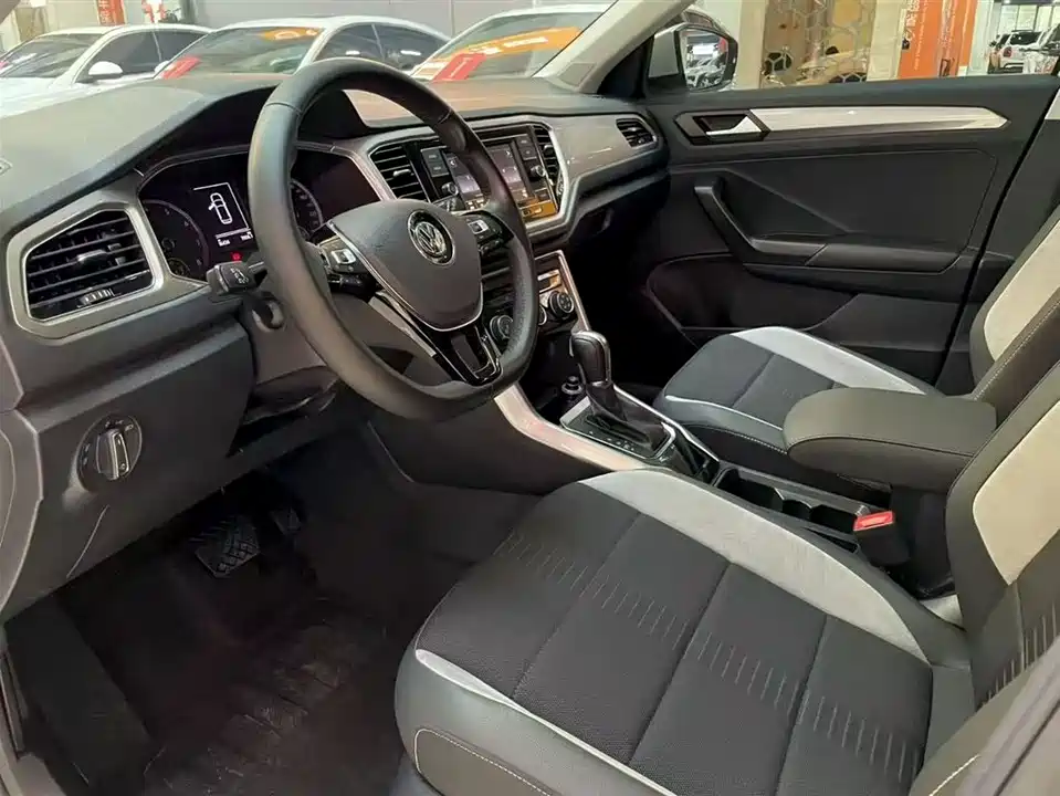 Volkswagen T-ROC exploring Songs