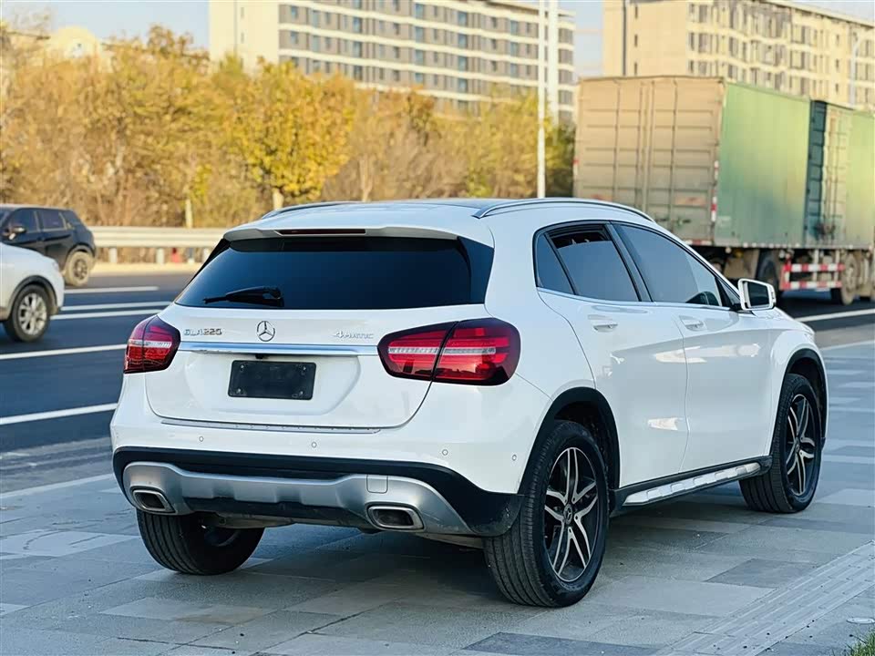 Mercedes-Benz GLA