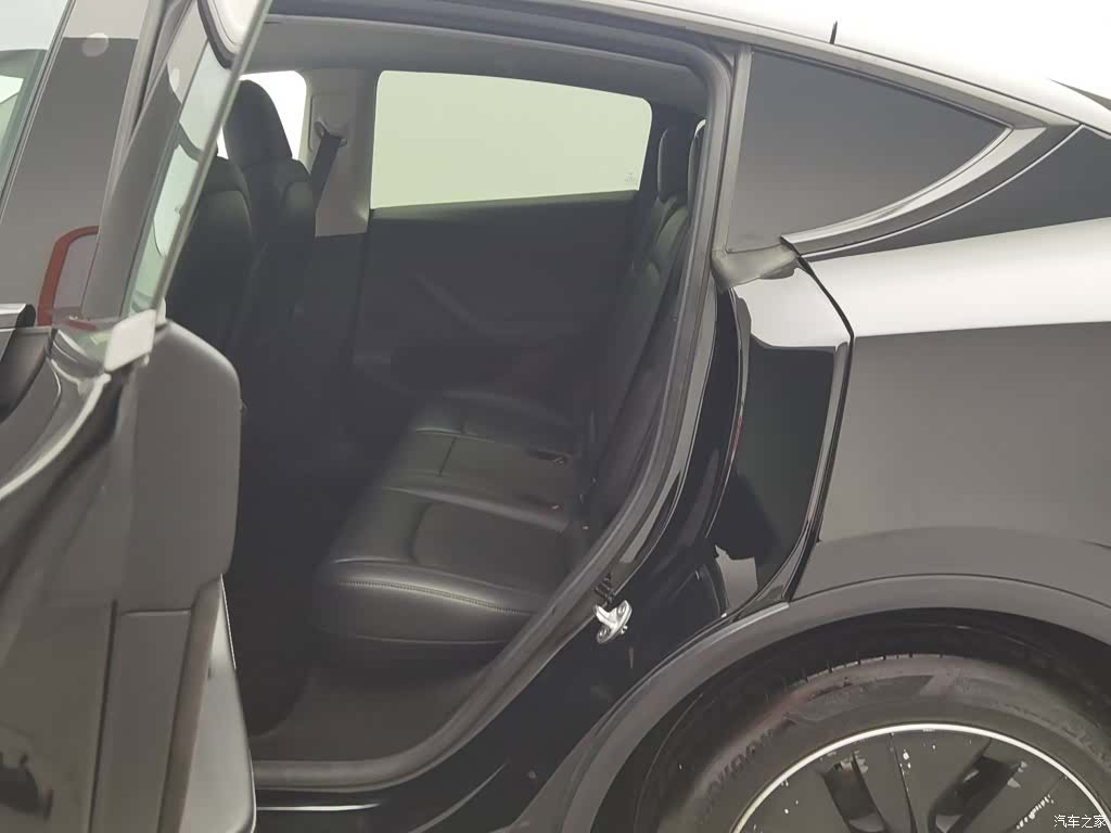 Tesla Model Y, 2022 15