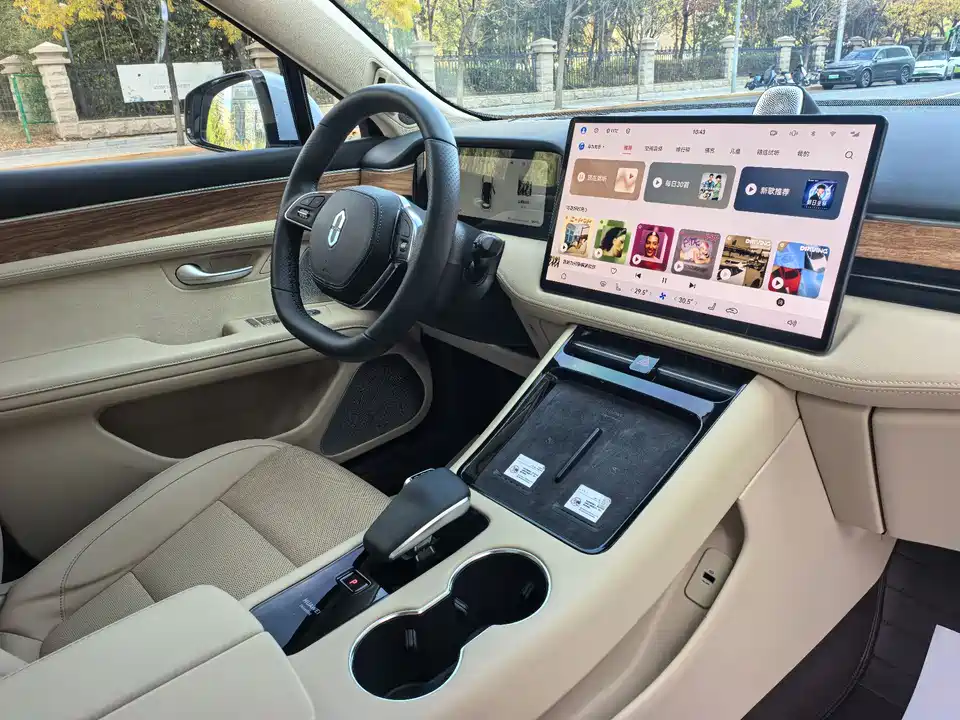 AITO Ask the world M5