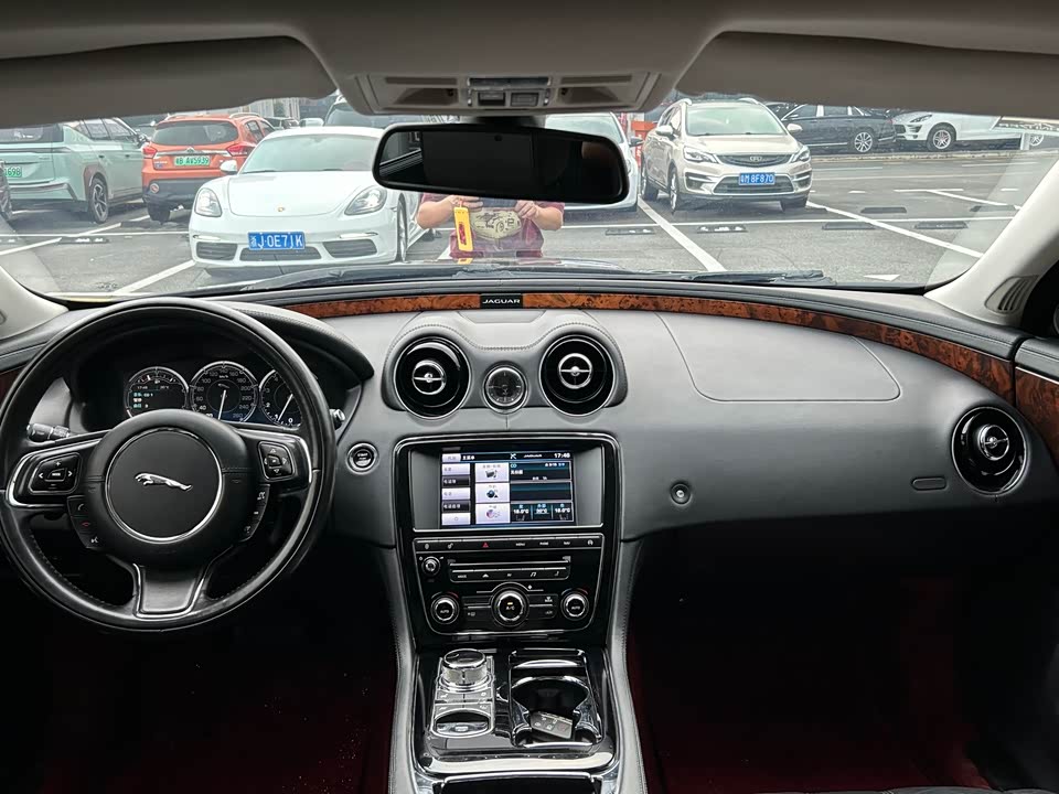 Jaguar XJ Jaguar XJ