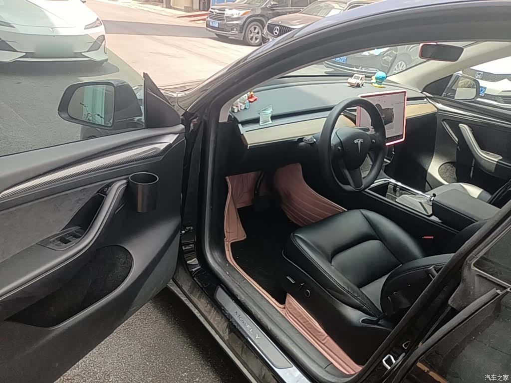 Tesla Model Y, 2023 16