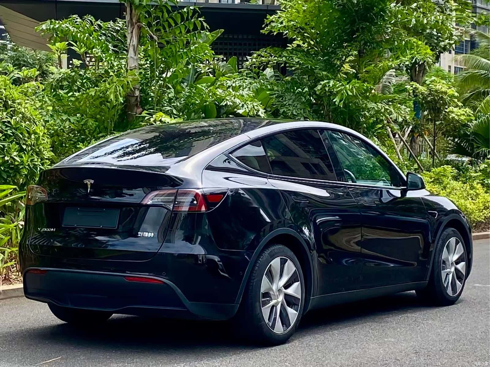 Tesla Model Y, 2023 15