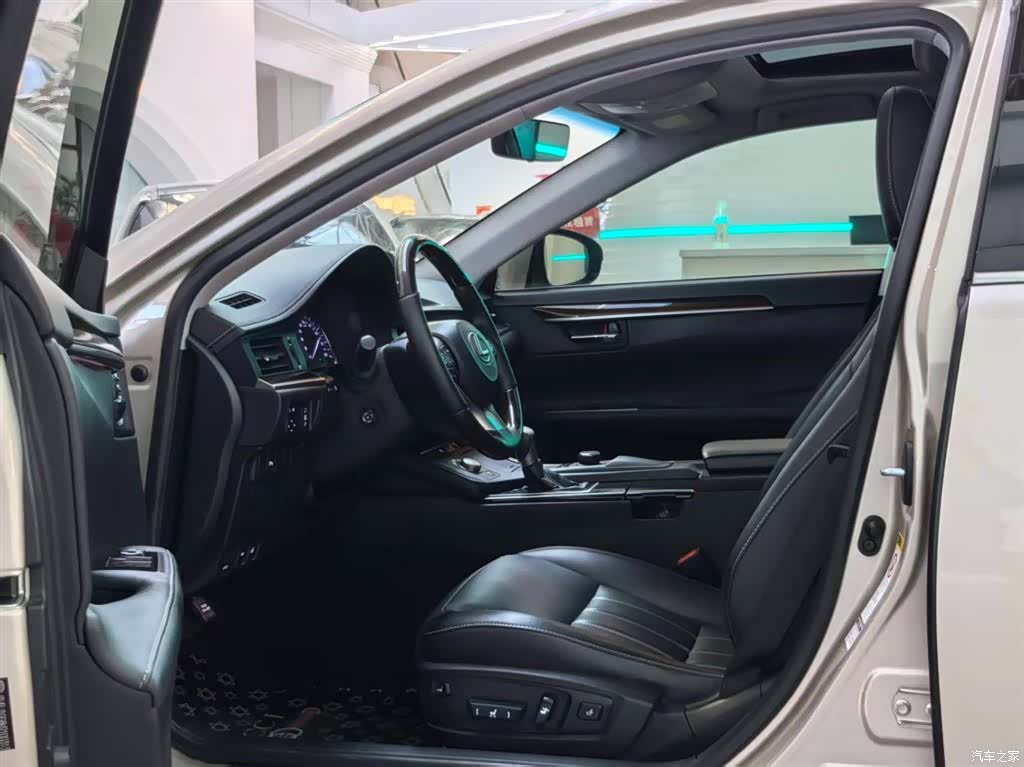 Lexus ES, 2017 все фото