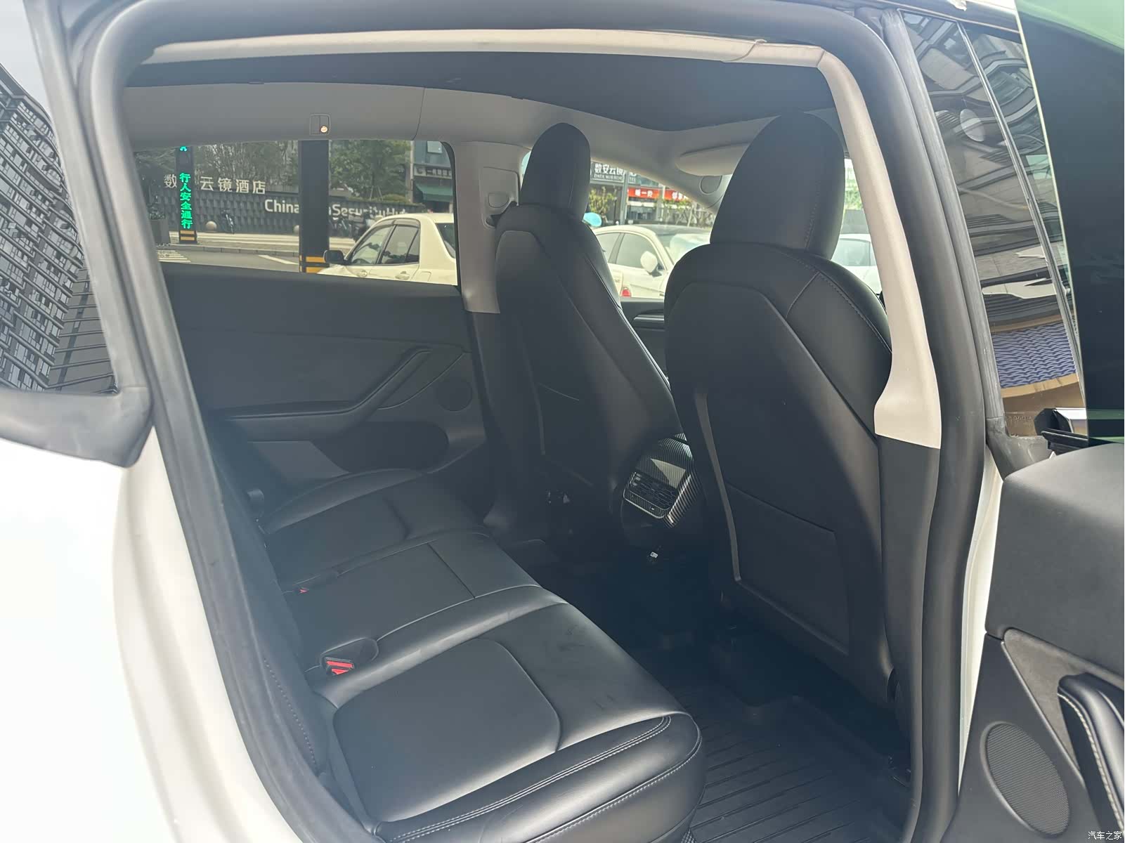 Tesla Model Y, 2024 8