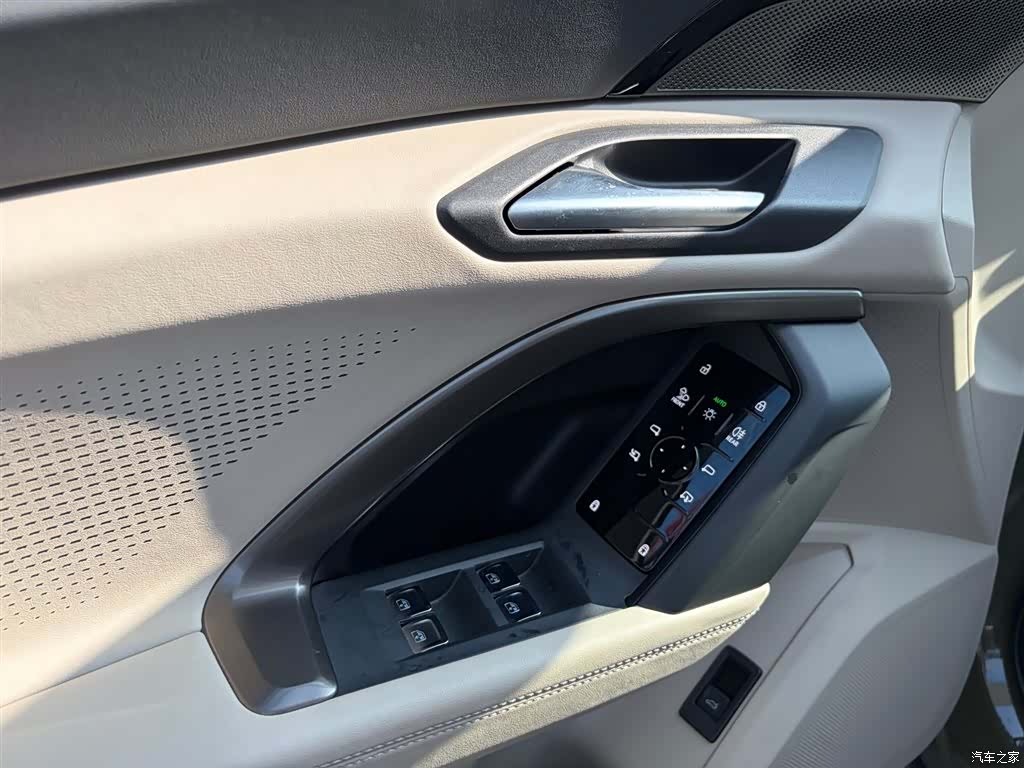 Audi Q5L, 2026 14