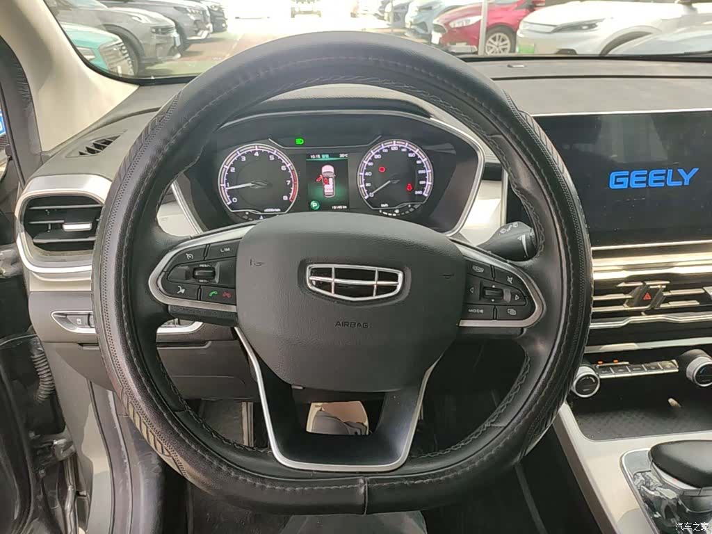Geely Coolray, 2024 11