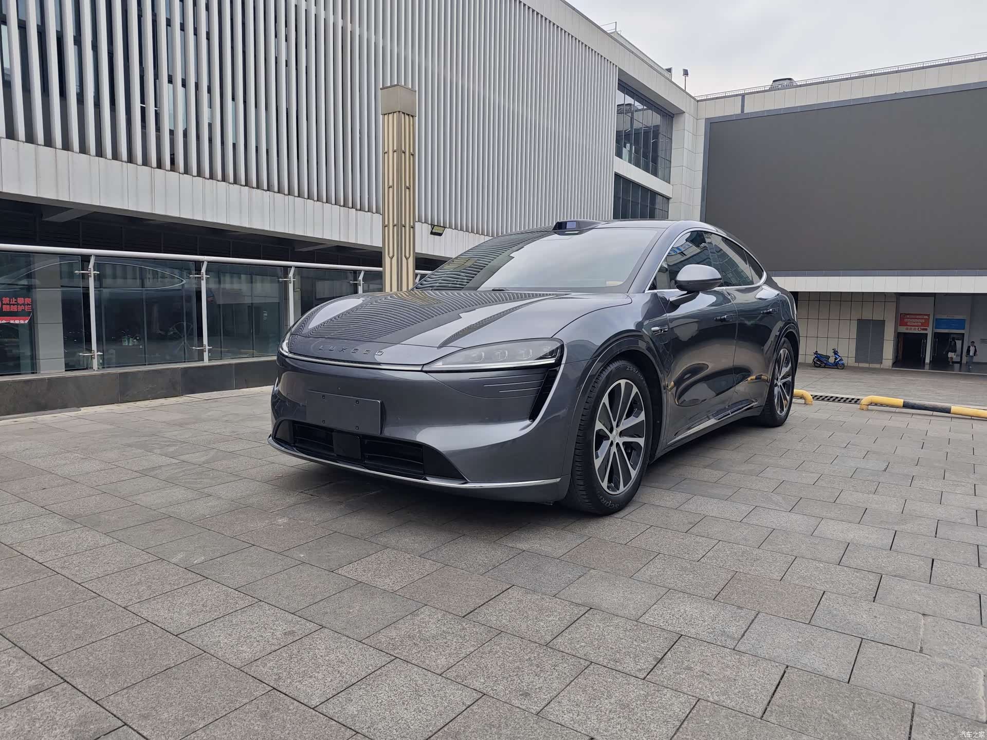 Luxeed R7