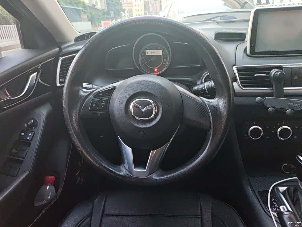 Mazda Mazda3, 2015 11