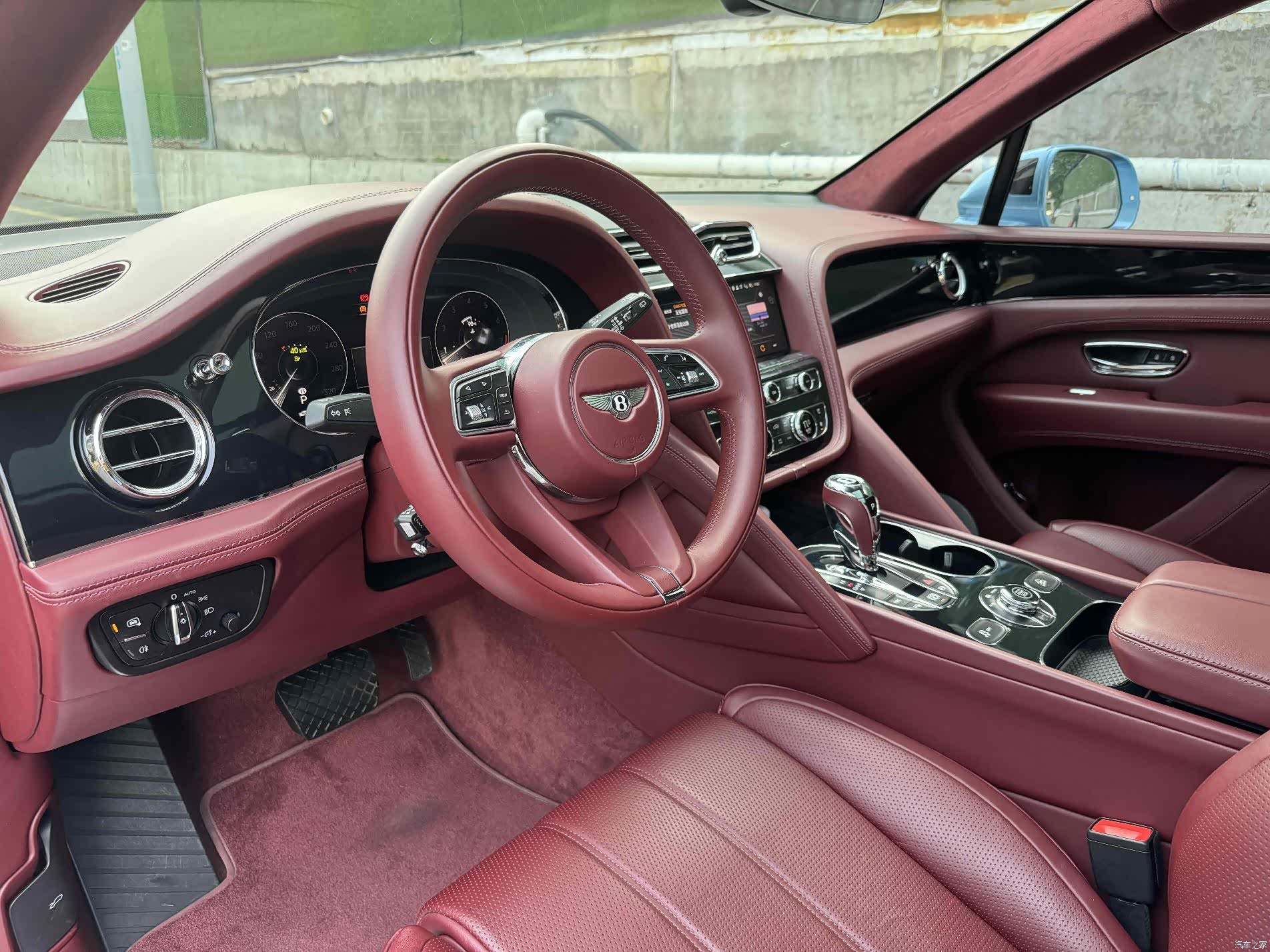 Bentley Bentayga, 2021 4