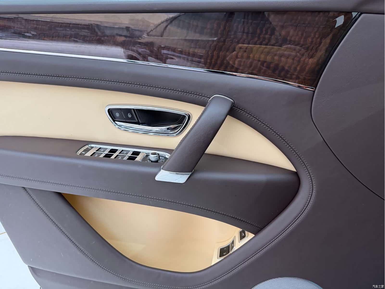 Bentley Bentayga, 2019 21