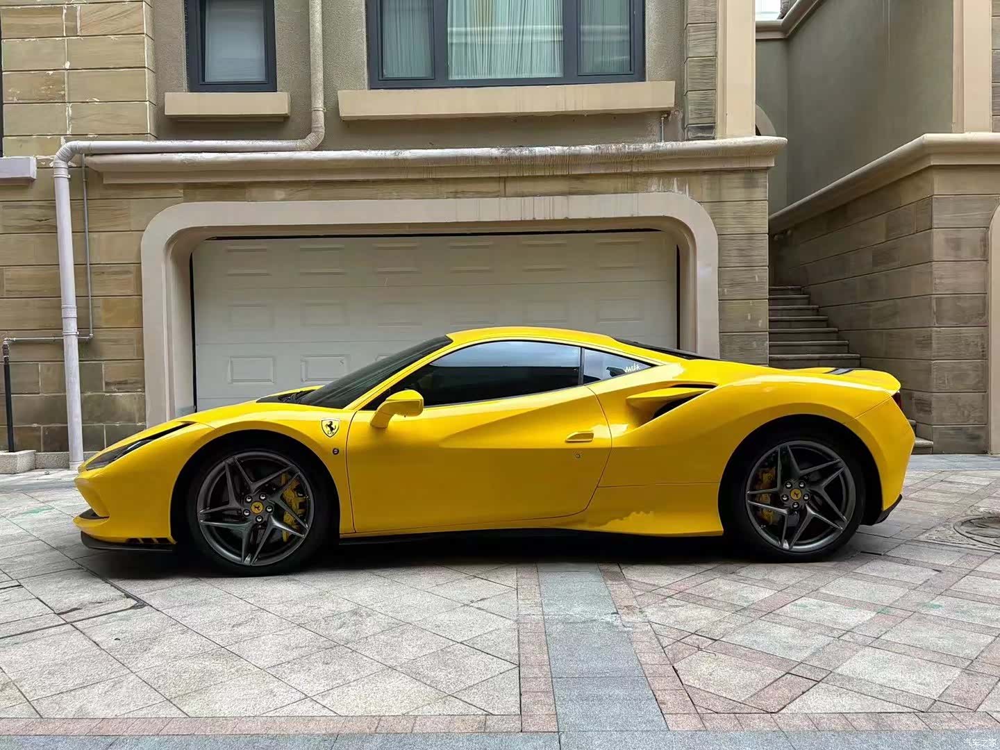 Ferrari F8, 2021 4