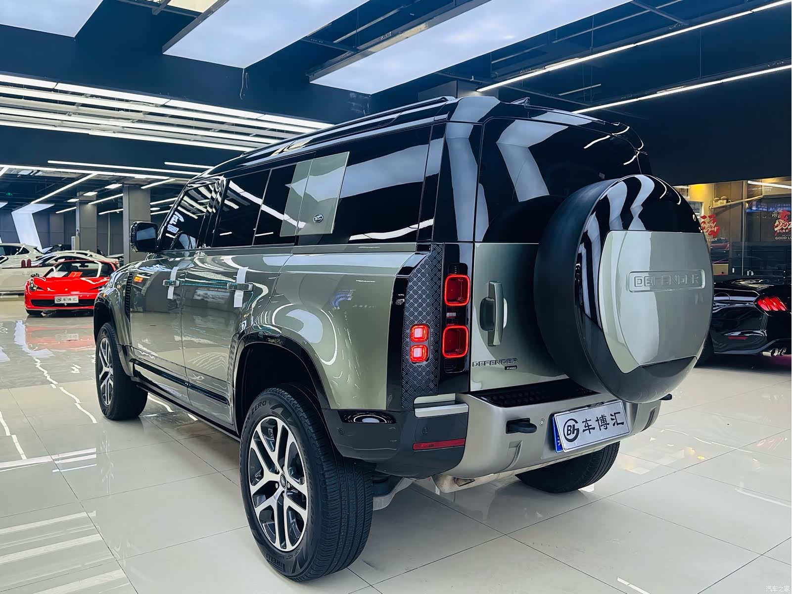 Land Rover Defender, 2023 4