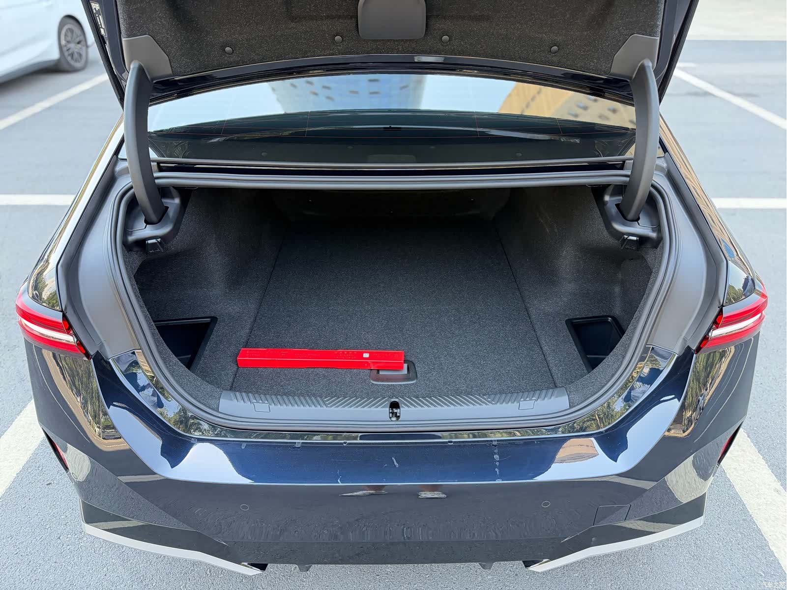 BMW i5, 2025 14