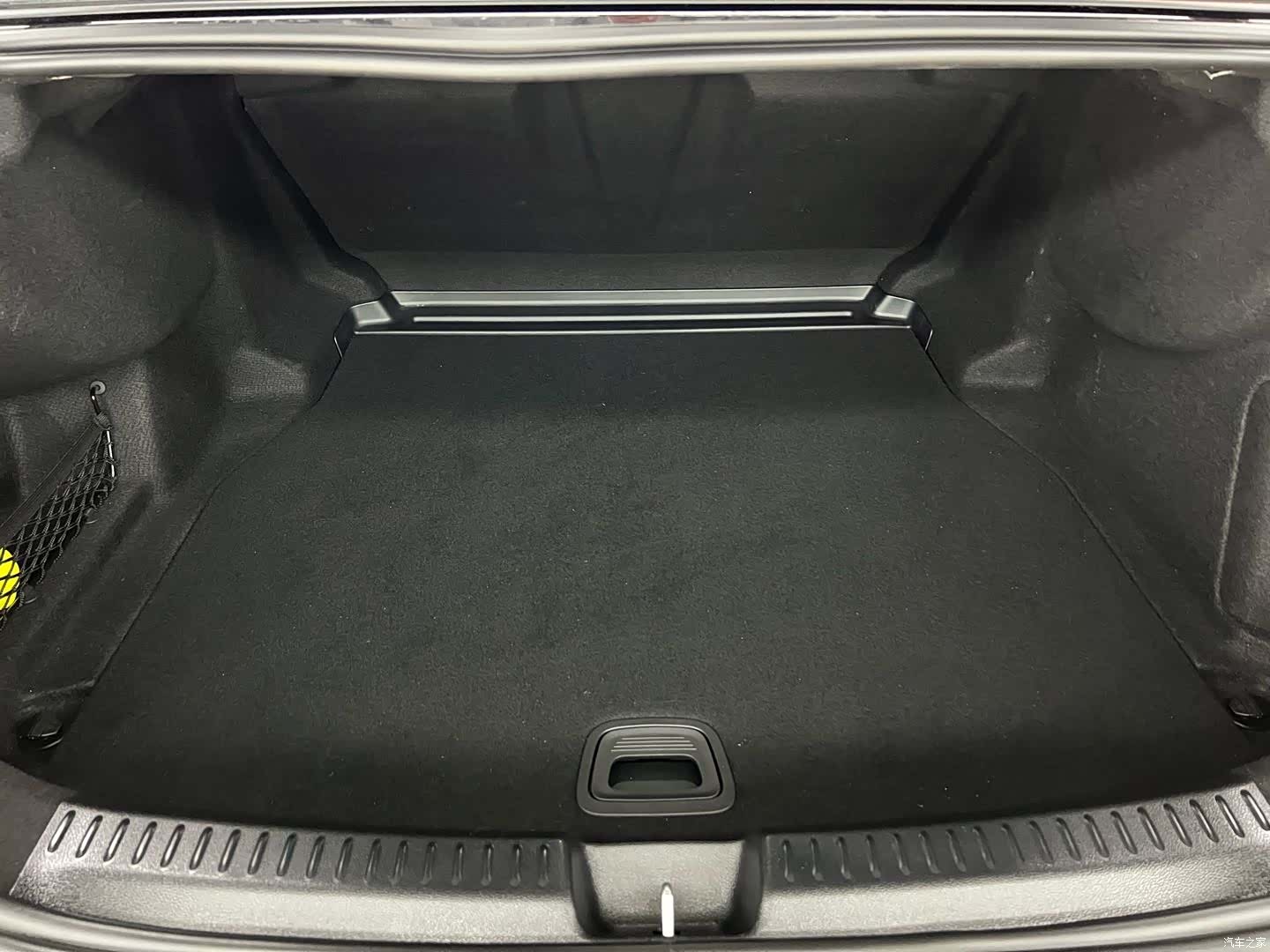 Mercedes-Benz E-Class, 2024 27