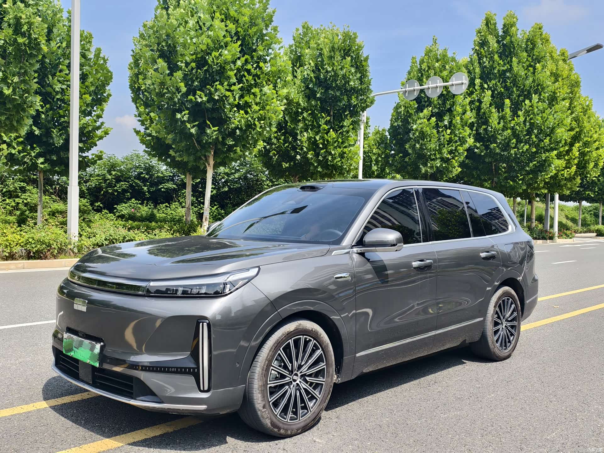 Geely M9