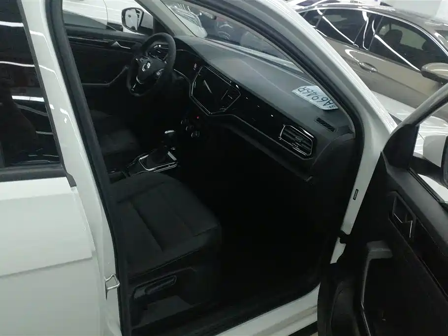 Volkswagen T-ROC exploring Songs