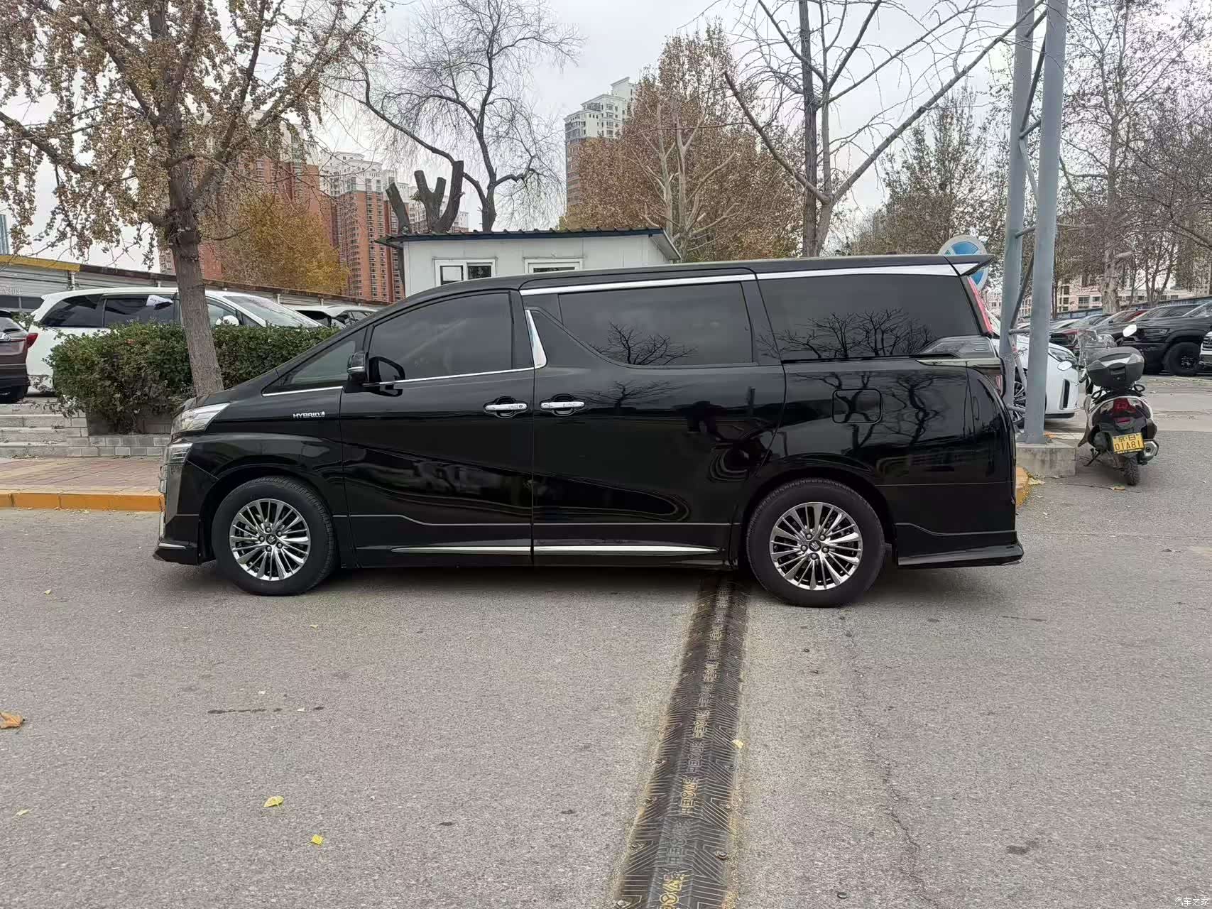 Toyota Vellfire, 2023 13