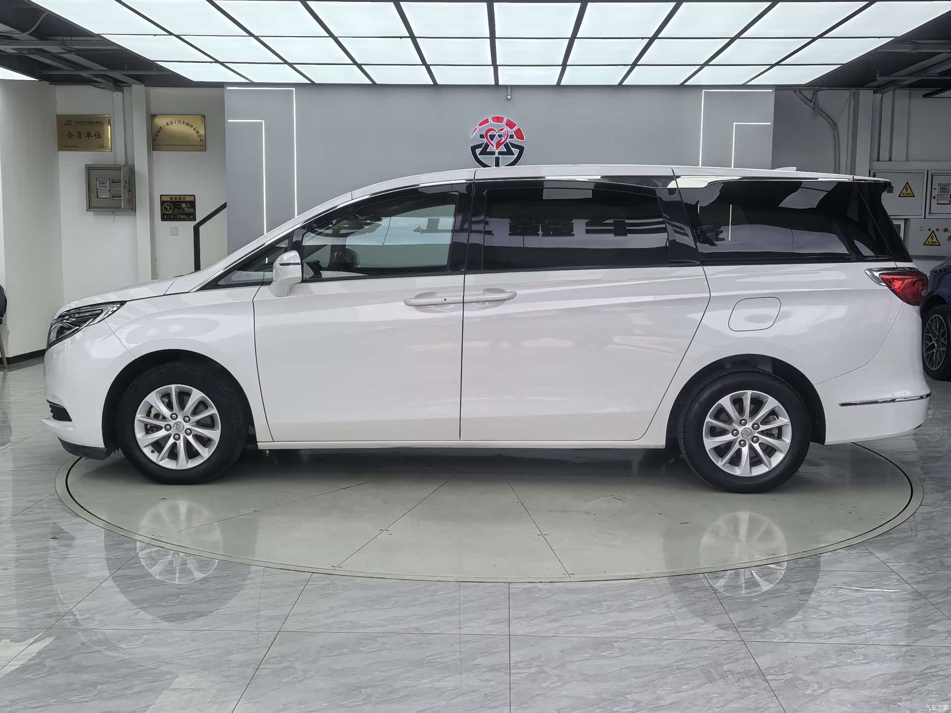 Buick GL8, 2018 4
