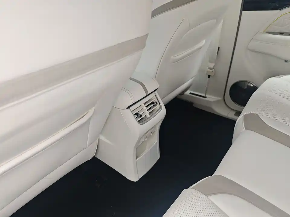 CrossBoundary Co-creation tank 300